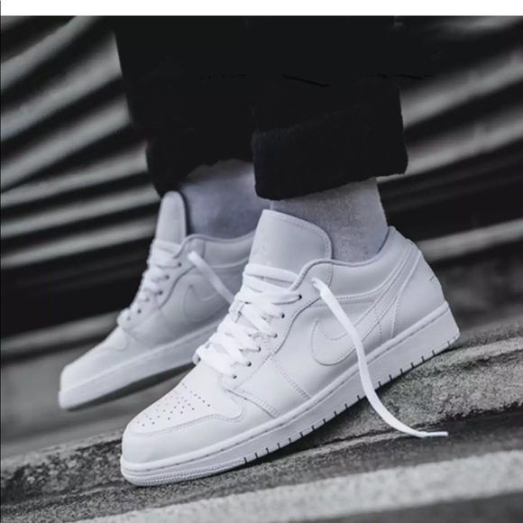 aj 1 triple white